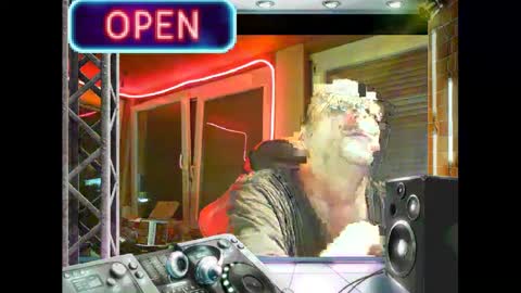 Snapshot of r_2d2_ chatting on 01-19-25, 11:10 dj mike online show from 01-19-25, 11:10
