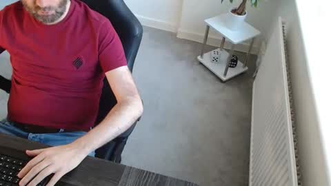 Snapshot of r_a_r_e chatting on 11-21-25, 11:20 Rare online show from 11-21-25, 11:20