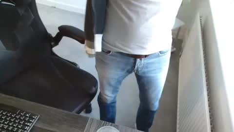 Snapshot of r_a_r_e chatting on 11-23-25, 10:59 Rare online show from 11-23-25, 10:59