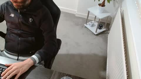 Snapshot of r_a_r_e chatting on 11-24-25, 07:41 Rare online show from 11-24-25, 07:41