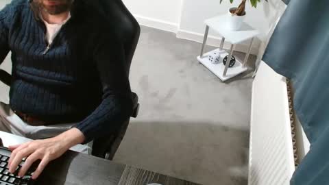 Snapshot of r_a_r_e chatting on 11-24-25, 07:46 Rare online show from 11-24-25, 07:46