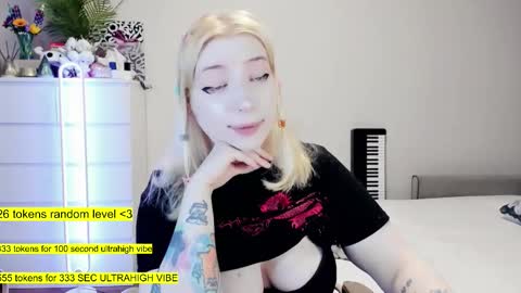 Snapshot of raaaaaaawr chatting on 02-17-26, 07:53 - online show from 02-17-26, 07:53