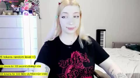 Snapshot of raaaaaaawr chatting on 03-01-26, 03:36 - online show from 03-01-26, 03:36