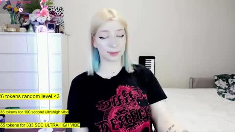 Snapshot of raaaaaaawr chatting on 04-13-26, 07:03 - online show from 04-13-26, 07:03