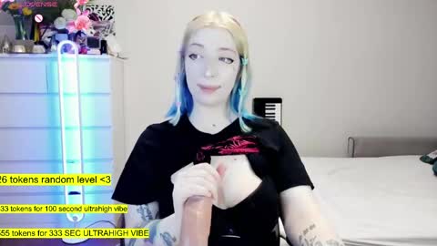 Snapshot of raaaaaaawr chatting on 04-23-26, 05:48 - online show from 04-23-26, 05:48