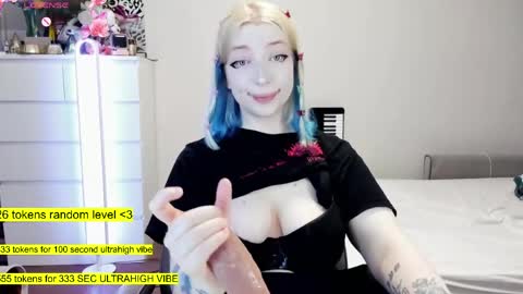 Snapshot of raaaaaaawr chatting on 05-03-26, 11:22 - online show from 05-03-26, 11:22