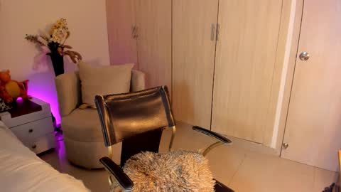 natalia  -  online show from 10-10-25, 03:16