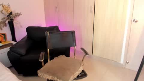 natalia  -  online show from 10-22-25, 04:35