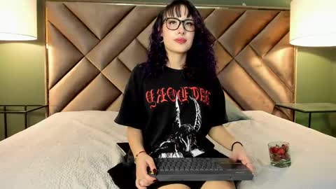 Snapshot of rache_roth chatting on 06-03-26, 12:13 Rachel online show from 06-03-26, 12:13