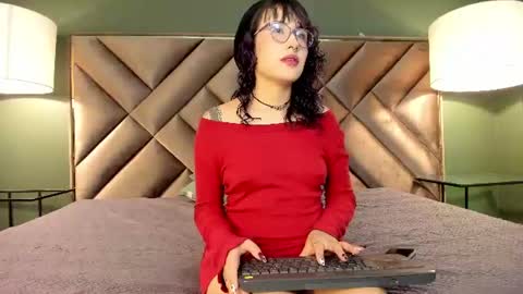 Snapshot of rache_roth chatting on 06-10-26, 10:52 Rachel online show from 06-10-26, 10:52