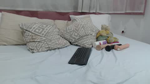 Snapshot of racheel_moore chatting on 03-12-25, 09:24 rachel online show from 03-12-25, 09:24