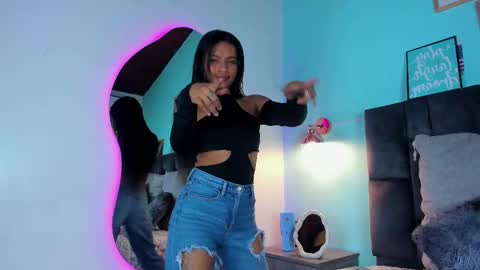 Snapshot of rachel_martinez chatting on 02-28-25, 11:25 RACHEL online show from 02-28-25, 11:25