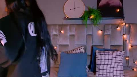 Snapshot of rachel_martinez chatting on 10-22-25, 11:32 RACHEL online show from 10-22-25, 11:32