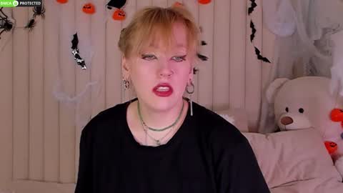 Snapshot of rachelcart chatting on 10-17-25, 03:10 RachelCart online show from 10-17-25, 03:10