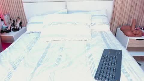 rachell_queenn1 online show from 05-03-26, 07:58