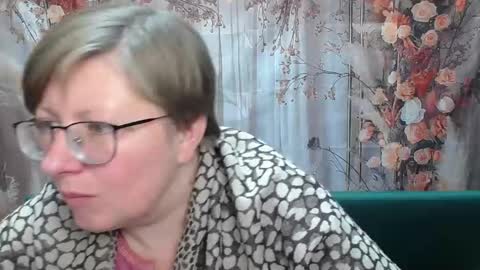 Snapshot of radachudna chatting on 04-28-26, 05:12 RadaChudna online show from 04-28-26, 05:12
