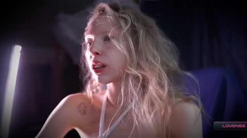 Snapshot of radiant_ada chatting on 11-20-25, 08:47 ada online show from 11-20-25, 08:47