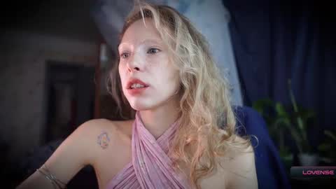 Snapshot of radiant_ada chatting on 11-24-25, 09:20 ada online show from 11-24-25, 09:20