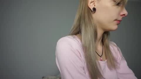 Sara online show from 10-20-25, 02:50