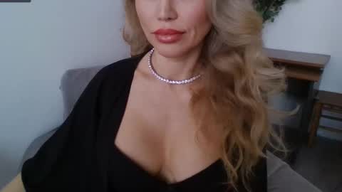 Snapshot of radmila_star chatting on 02-28-25, 02:09 Radmila Star online show from 02-28-25, 02:09