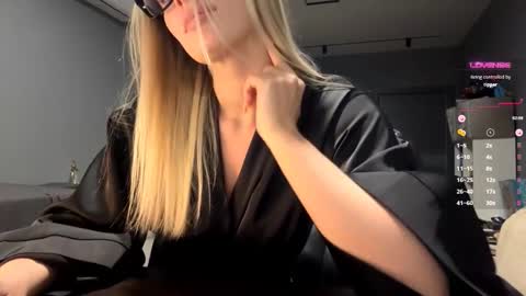 Mila online show from 02-18-26, 03:30