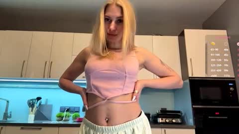 Mila online show from 03-19-26, 04:11