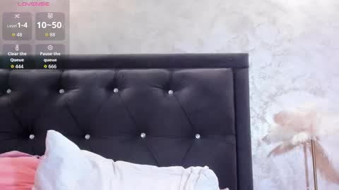 Snapshot of raelledarkstar chatting on 02-25-26, 09:02 raelledarkstar online show from 02-25-26, 09:02