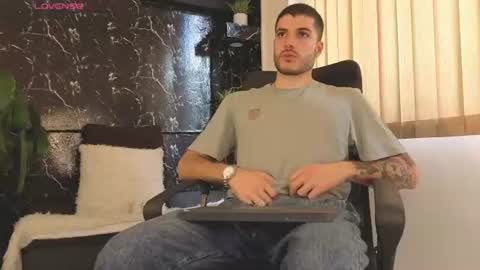 R A F A E L online show from 06-18-26, 08:13