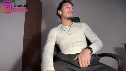 Snapshot of rafael_stone1 chatting on 07-17-26, 01:23 NEW IG online show from 07-17-26, 01:23