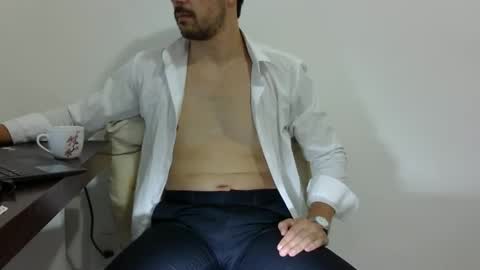 Snapshot of rafaelssk chatting on 03-05-25, 09:38 elenacam online show from 03-05-25, 09:38