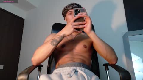 Snapshot of rafaelstone chatting on 12-17-25, 03:34 IG online show from 12-17-25, 03:34