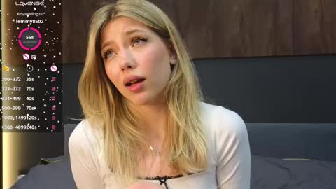 Snapshot of rainauge chatting on 02-20-25, 10:59 Lisa online show from 02-20-25, 10:59