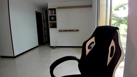 Jennyindependent model . online show from 12-31-24, 08:45