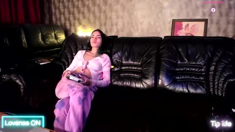 Snapshot of rainbowpony420 chatting on 01-17-25, 07:16 Joline and Alexa online show from 01-17-25, 07:16