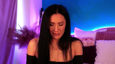 RaisaVawn online show from 12-15-25, 07:23