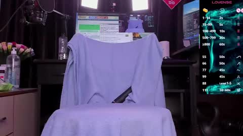 Laura online show from 03-02-25, 03:34