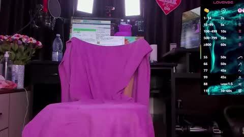 Laura online show from 10-19-25, 02:34