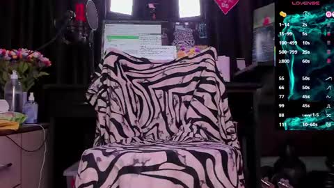 Laura online show from 06-25-26, 02:22