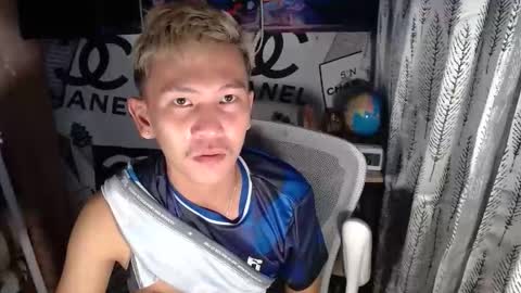 Snapshot of ralfhuge24 chatting on 04-18-26, 12:25 ralfhuge24 online show from 04-18-26, 12:25