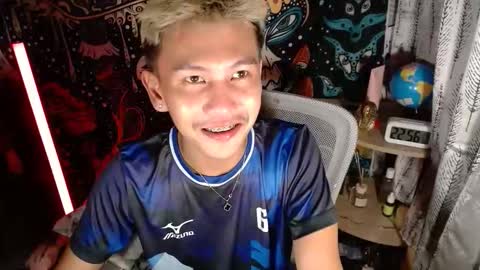 Snapshot of ralfhuge24 chatting on 05-11-26, 02:45 ralfhuge24 online show from 05-11-26, 02:45