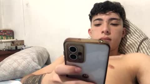 ramiroo2312 online show from 11-11-25, 06:52