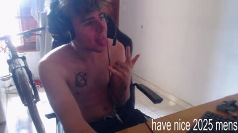 Snapshot of ramisexyloveyou chatting on 12-31-24, 05:18 Ramiro online show from 12-31-24, 05:18