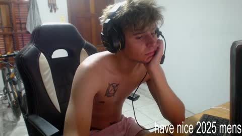 Snapshot of ramisexyloveyou chatting on 01-01-25, 09:52 Ramiro online show from 01-01-25, 09:52