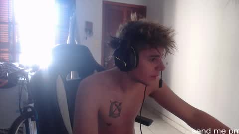 Snapshot of ramisexyloveyou chatting on 03-09-25, 02:21 Ramiro online show from 03-09-25, 02:21