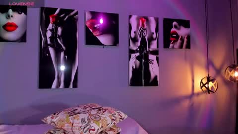 Snapshot of ramonasmith chatting on 12-06-24, 01:55 Ramona online show from 12-06-24, 01:55