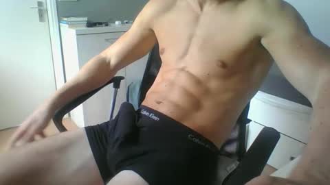 ramonjoosse2001 online show from 05-13-26, 12:24