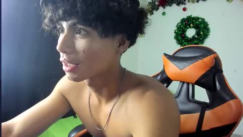 Snapshot of randy_escobar chatting on 12-17-25, 06:25 randy_escobar online show from 12-17-25, 06:25