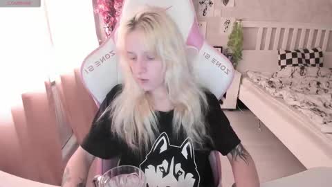 Rapunzel online show from 09-09-25, 01:21