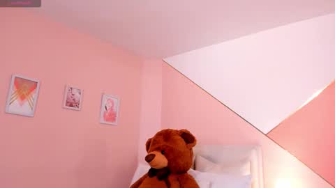 Snapshot of raquel_moon chatting on 03-19-26, 04:55 Raquel Moon online show from 03-19-26, 04:55