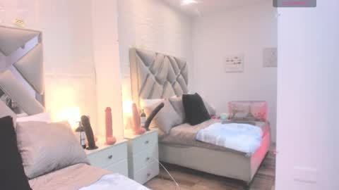 Raquel Moore  online show from 10-02-25, 12:01